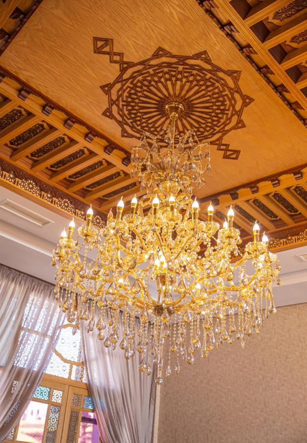 Waves Aqua Resort Kenitra Kültér fotó A chandelier