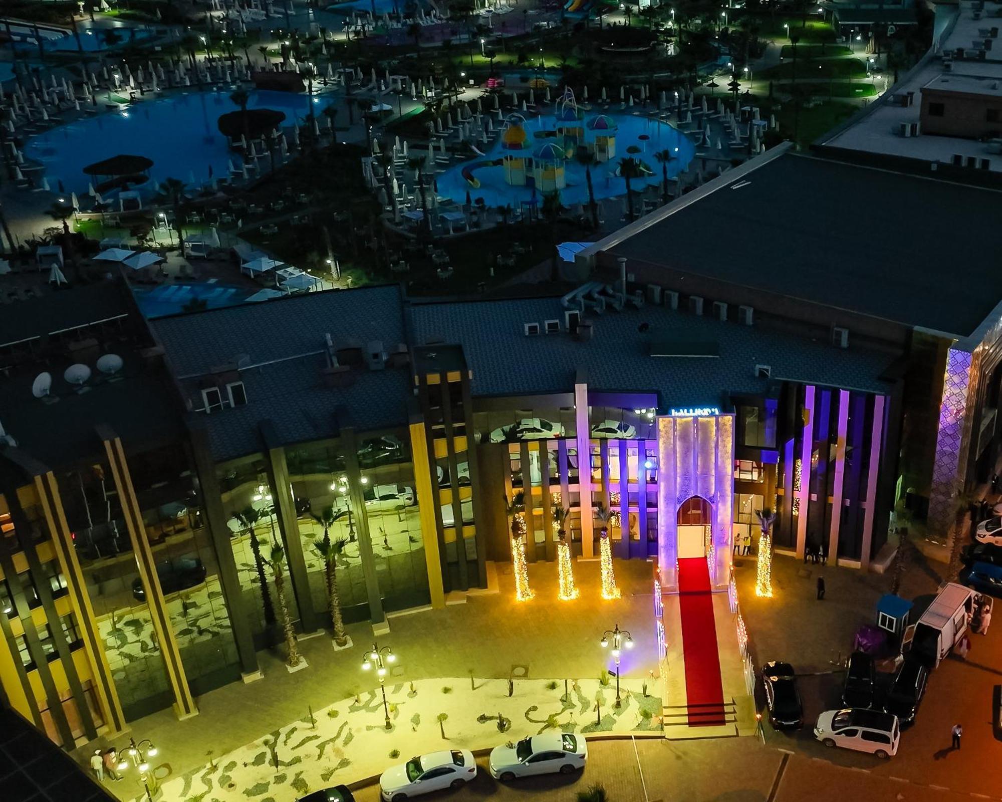 Waves Aqua Resort Kenitra Kültér fotó The Marina at night