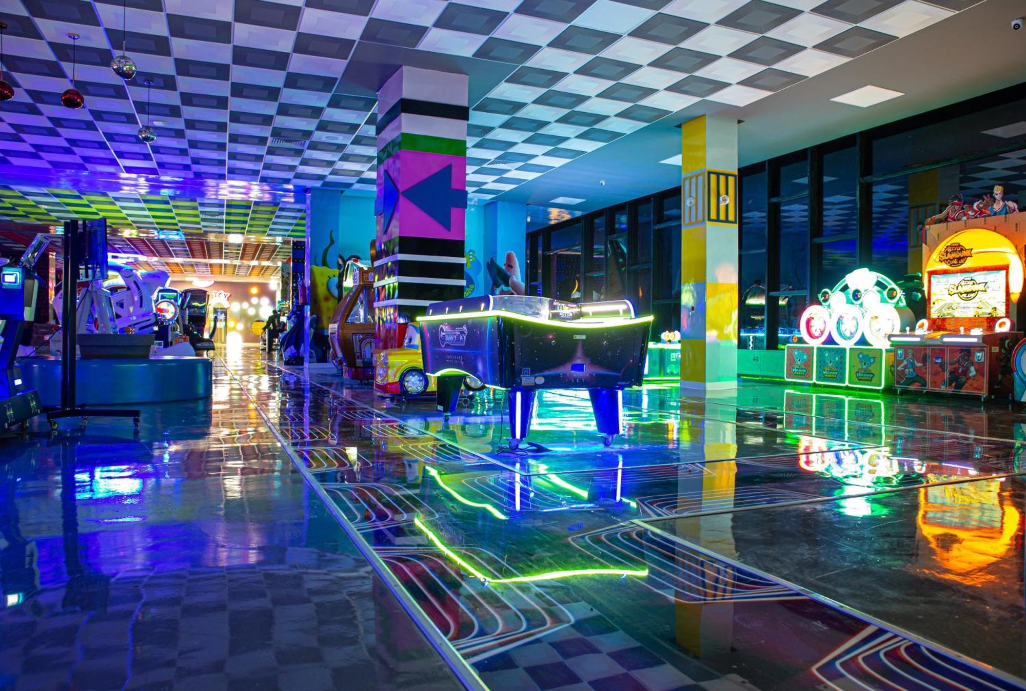 Waves Aqua Resort Kenitra Kültér fotó The interior of the 2012-opened mall